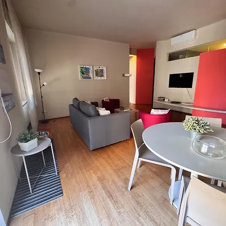 Greige Apartment La Spezia